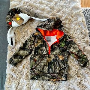 Carhartt Half zip hoodie and hat